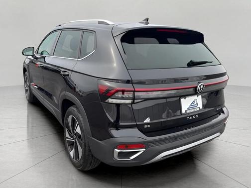 Deep Black Pearl 2025 Volkswagen Taos 1.5T SE