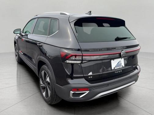 Deep Black Pearl 2025 Volkswagen Taos 1.5T SE