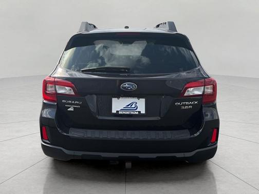 Crystal Black Silica 2015 Subaru Outback 3.6R Limited