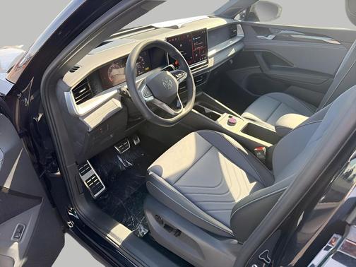 deep black pearl 2026 Volkswagen Tiguan 2.0T SE R-Line Black 4MOTION