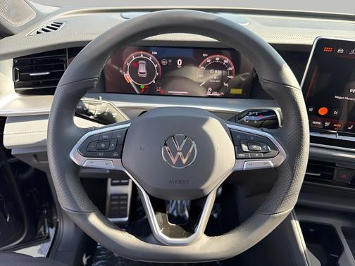 deep black pearl 2026 Volkswagen Tiguan 2.0T SE R-Line Black 4MOTION