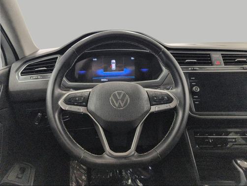 Deep Black Pearl 2024 Volkswagen Tiguan 2.0T SE 4MOTION