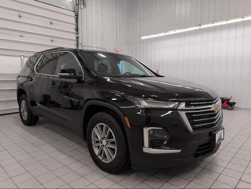 Mosaic Black Metallic 2023 Chevrolet Traverse LT Cloth