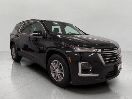 Mosaic Black Metallic 2023 Chevrolet Traverse LT Cloth