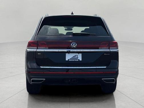 Deep Black Pearl 2026 Volkswagen Atlas 2.0T SE w/Technology 4MOTION