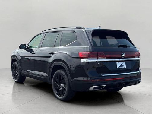 Deep Black Pearl 2026 Volkswagen Atlas 2.0T SE w/Technology 4MOTION