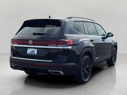 Deep Black Pearl 2026 Volkswagen Atlas 2.0T SE w/Technology 4MOTION