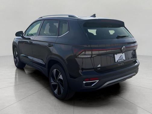 Deep Black Pearl 2025 Volkswagen Taos 1.5T SE