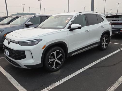 pure white 2026 Volkswagen Tiguan 2.0T SE