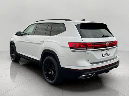 opal white pearl 2026 Volkswagen Atlas 2.0T SE w/Technology 4MOTION