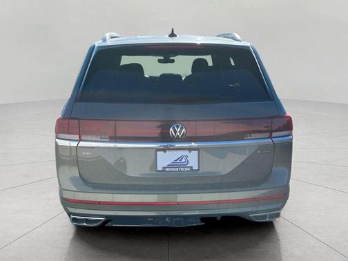 Avocado Green Pearl 2026 Volkswagen Atlas 2.0T SEL Premium R-Line 4MOTION