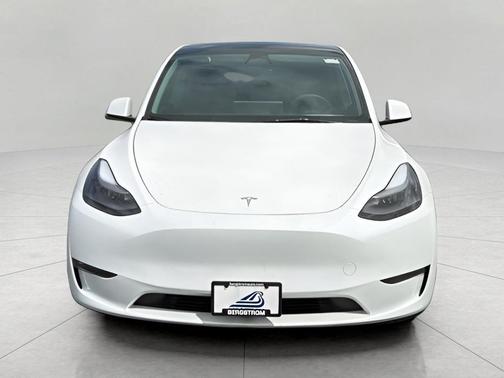 Pearl White Multi-Coat 2023 Tesla Model Y Performance Dual Motor All-Wheel Drive