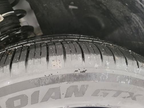 2025 Volkswagen Atlas Cross Sport 2.0T SE w/Technology 4MOTION