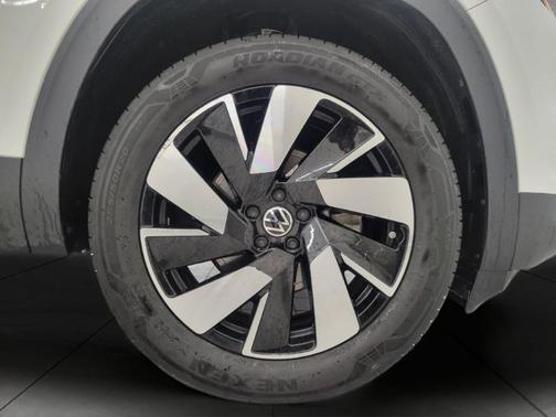 2025 Volkswagen Atlas Cross Sport 2.0T SE w/Technology 4MOTION