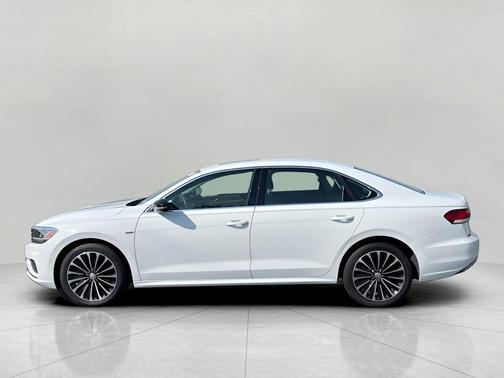 2022 Volkswagen Passat 2.0T Limited Edition