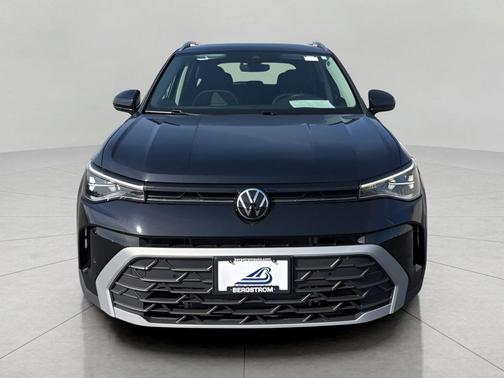 Deep Black Pearl 2025 Volkswagen Taos 1.5T SE