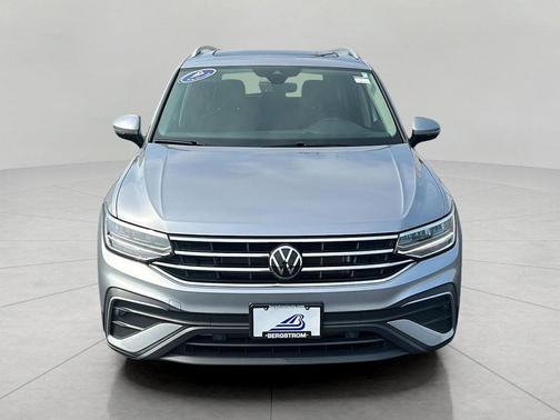 Pyrite Silver Metallic 2024 Volkswagen Tiguan 2.0T SE 4MOTION