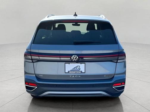 Platinum Gray Metallic 2025 Volkswagen Taos 1.5T SE