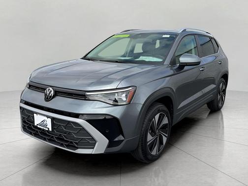 Platinum Gray Metallic 2025 Volkswagen Taos 1.5T SE