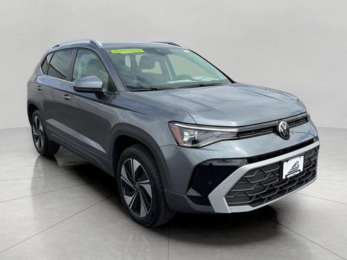 Platinum Gray Metallic 2025 Volkswagen Taos 1.5T SE