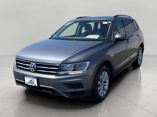 Platinum Gray Metallic 2018 Volkswagen Tiguan 2.0T SE 4MOTION