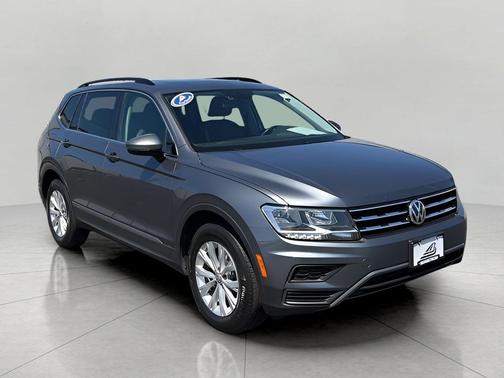 Platinum Gray Metallic 2018 Volkswagen Tiguan 2.0T SE 4MOTION