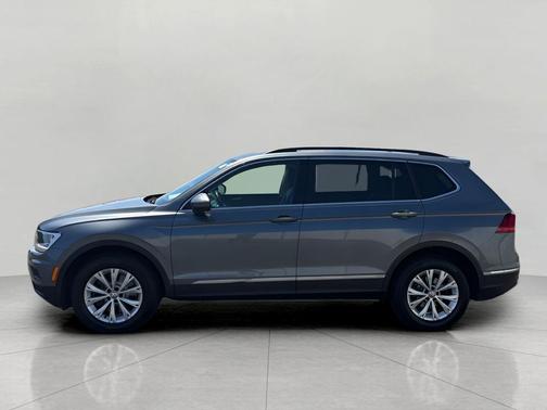 Platinum Gray Metallic 2018 Volkswagen Tiguan 2.0T SE 4MOTION