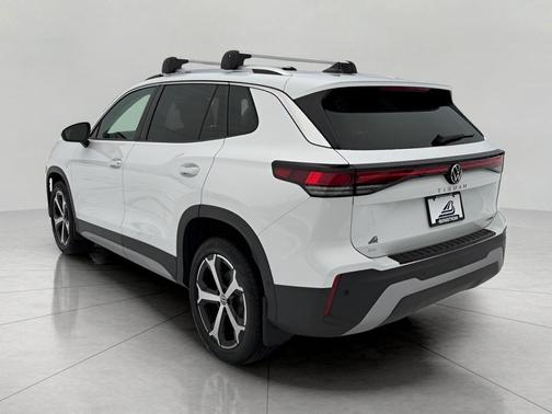 pure white 2026 Volkswagen Tiguan 2.0T SE