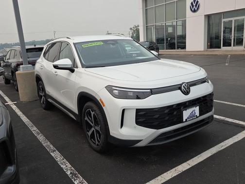 pure white 2026 Volkswagen Tiguan 2.0T SE