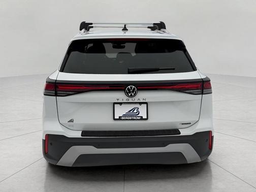 pure white 2026 Volkswagen Tiguan 2.0T SE