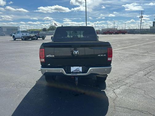 Brilliant Black Crystal Pearlcoat 2016 RAM 1500 Big Horn