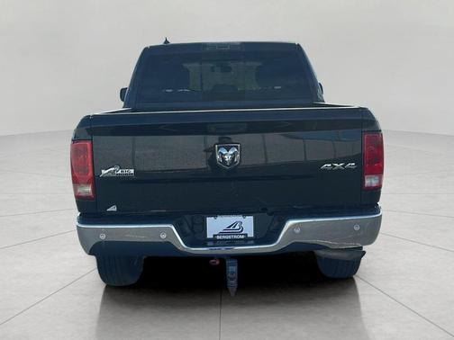 Brilliant Black Crystal Pearlcoat 2016 RAM 1500 Big Horn