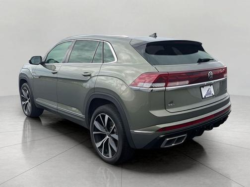 Avocado Green Pearl 2025 Volkswagen Atlas Cross Sport 2.0T SEL Premium