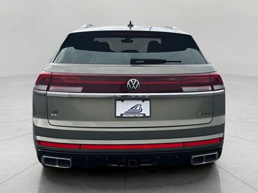 Avocado Green Pearl 2025 Volkswagen Atlas Cross Sport 2.0T SEL Premium