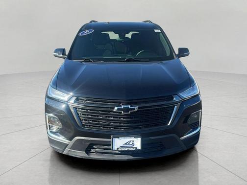 Mosaic Black Metallic 2023 Chevrolet Traverse LT Cloth