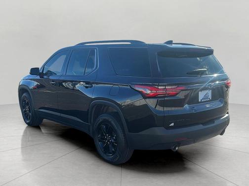 Mosaic Black Metallic 2023 Chevrolet Traverse LT Cloth
