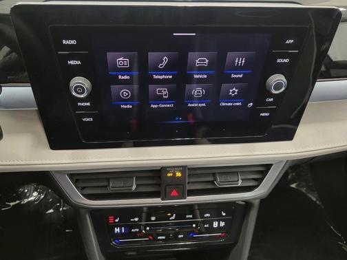 Deep Black Pearl 2025 Volkswagen Taos 1.5T SE
