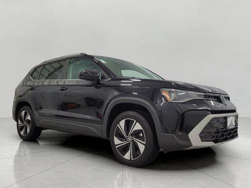 Deep Black Pearl 2025 Volkswagen Taos 1.5T SE