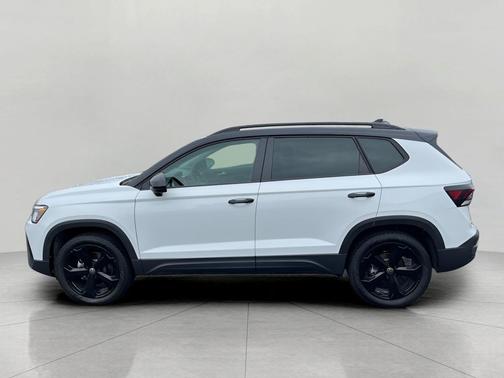 2025 Volkswagen Taos 1.5T SE Black