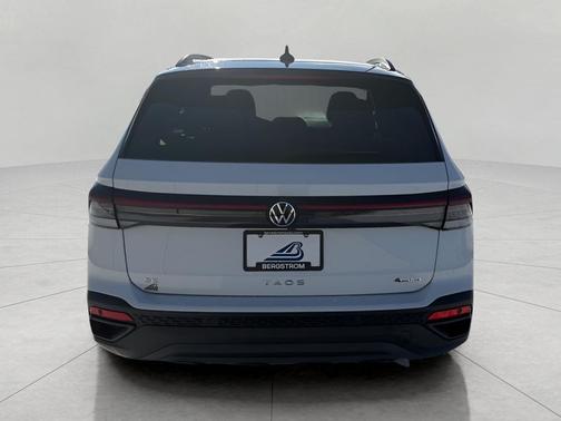 2025 Volkswagen Taos 1.5T SE Black