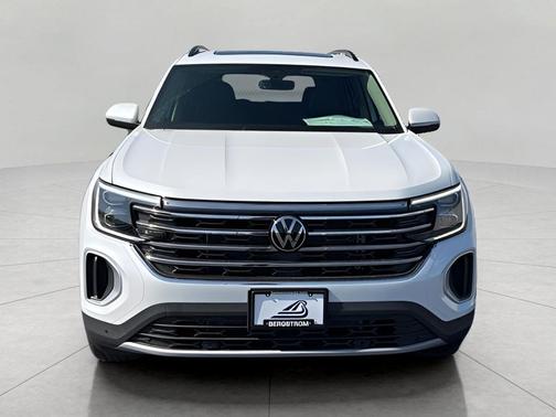 Opal White Pearl 2026 Volkswagen Atlas 2.0T SE w/Technology 4MOTION