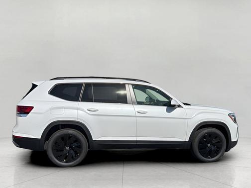 Opal White Pearl 2026 Volkswagen Atlas 2.0T SE w/Technology 4MOTION