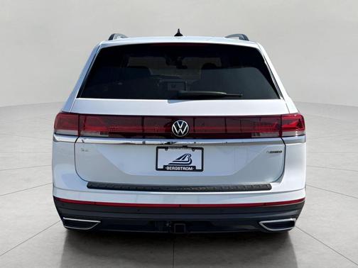 Opal White Pearl 2026 Volkswagen Atlas 2.0T SE w/Technology 4MOTION