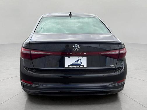 Deep Black Pearl 2026 Volkswagen Jetta 1.4T SE