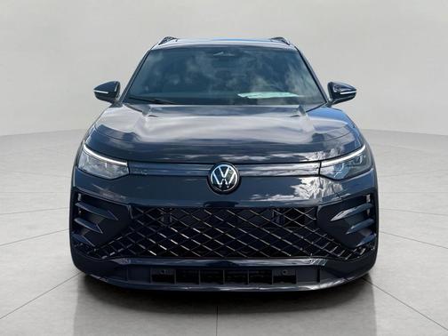 deep black pearl 2026 Volkswagen Tiguan 2.0T SE R-Line Black 4MOTION