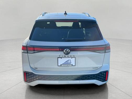 2025 Volkswagen Tiguan 2.0T SE R-Line Black 4MOTION