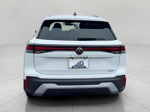 2025 Volkswagen Tiguan 2.0T SE 4MOTION