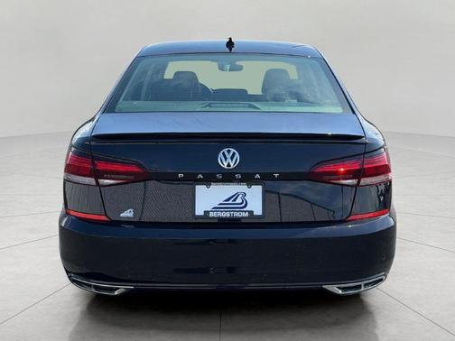 DEEP BLACK PEARL 2020 Volkswagen Passat 2.0T R-Line