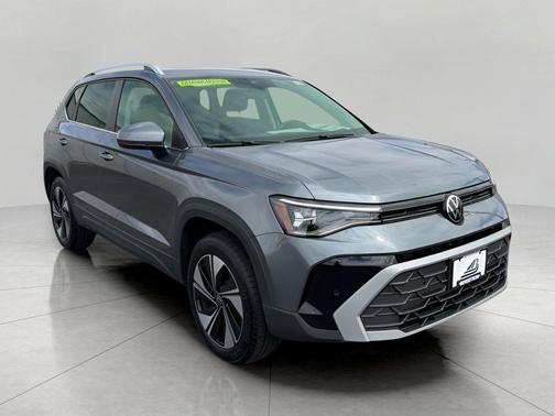 PLATINUM GRAY METALLIC 2025 Volkswagen Taos SE 4MOTION
