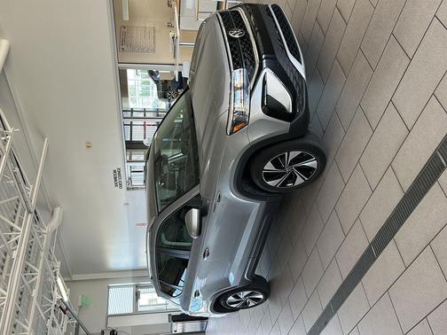 Pyrite Silver Metallic 2024 Volkswagen Taos 1.5T SE